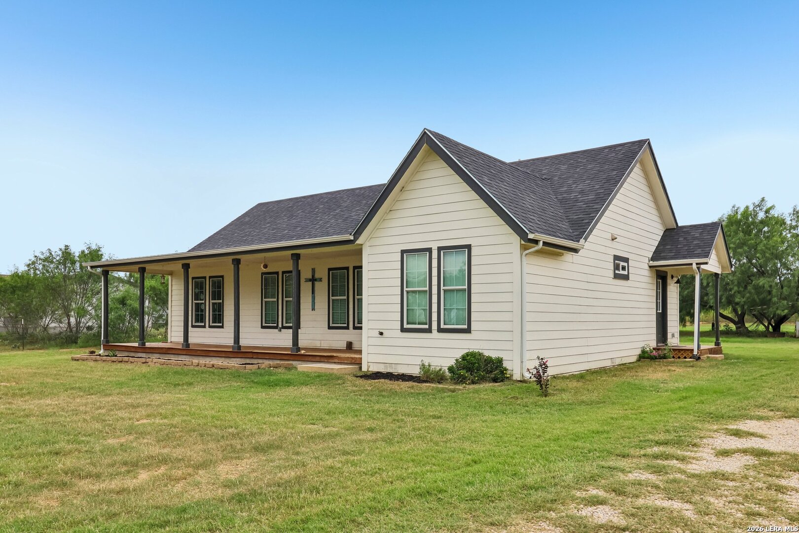 Exterior of 1213 County Road 1670 in Moore, Texas